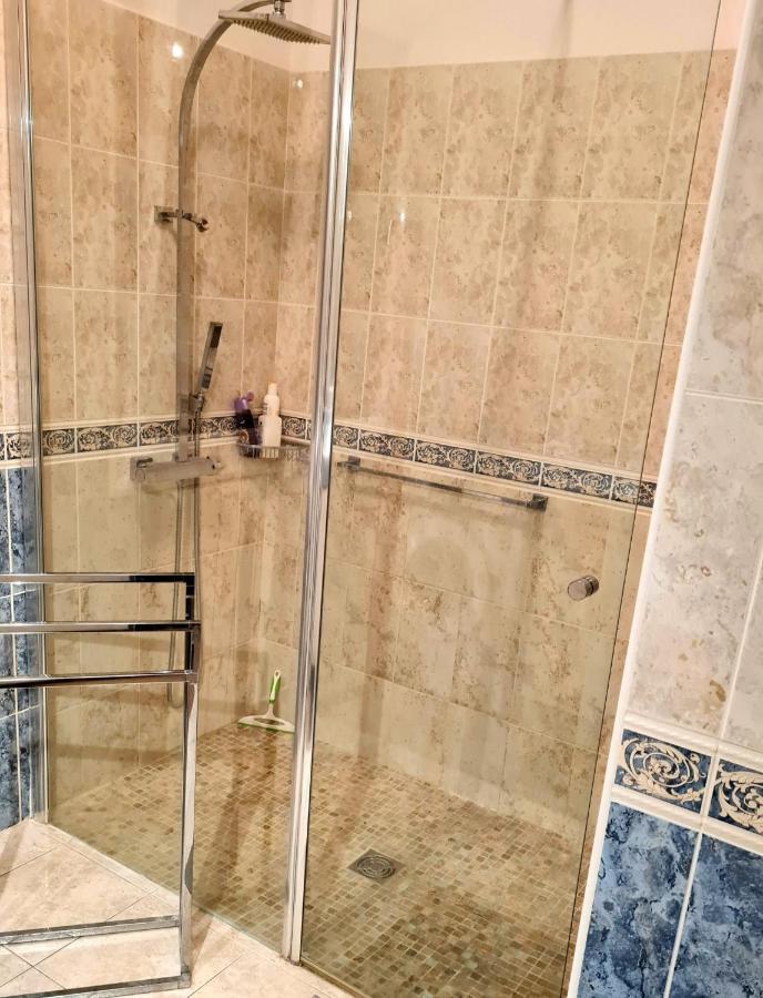 Grand Appartement 109m2 Vue sur quai centre ville,wifi Sète Extérieur photo